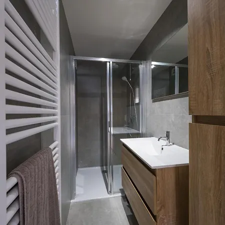 아파트 Bright Cosy Corner & Free Parking *